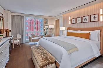 Grand Deluxe Room, 1 King, Mountain View