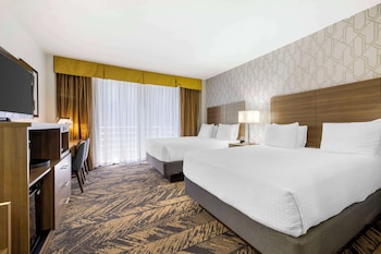 Standard Room, 2 Queen Beds, Balcony, Pool View
