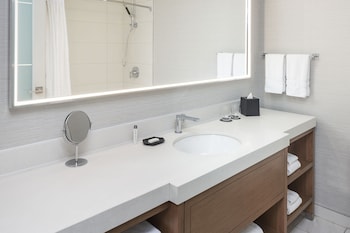 Traditional Room, 2 Queen Beds (Mobility/Hearing Access, Roll-In Shwr)
