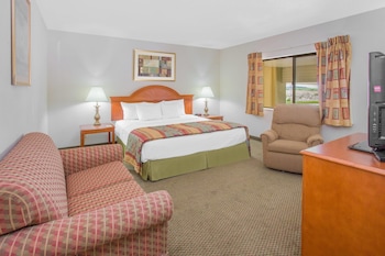 1 King Bed, 2 Queen Beds, 1-Bedroom Suite, Second Floor, No Elevator, NSMK