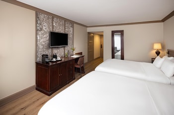Family Quadruple Room (2 adults + 2 children)