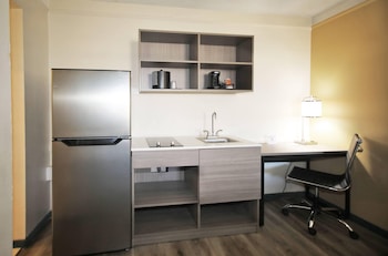 Kitchenette, 1 King Bed, Non Smoking