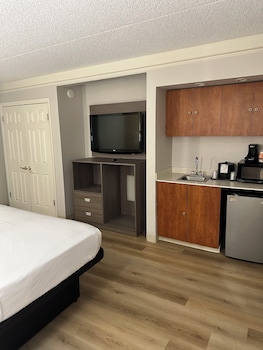 Suite, 1 King Bed, Non Smoking