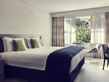 Room, 1 King Bed, Garden View