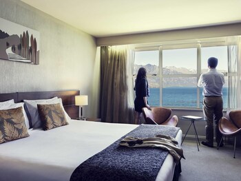 Superior Room, 1 King Bed, Lake View