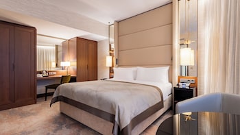Junior Room, 1 King Bed