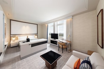 Premium Room, 1 King Bed, City View (High Floor)
