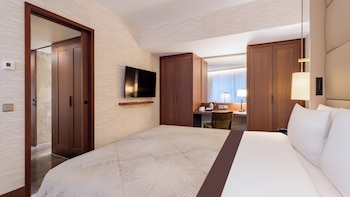 Junior Room, 1 King Bed