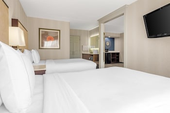Suite, 2 Double Beds, Non Smoking (with Sofabed)
