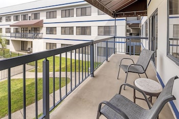 Suite, 1 King Bed, Non Smoking, Balcony (with Sofabed)