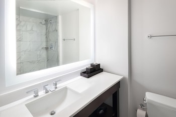 Room, 1 King Bed (High Floor)