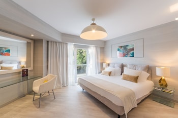 Signature Double with private balcony & Lycabettus view