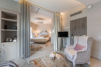 Deluxe Suite with Corner Balcony and Lycabettus Hill View