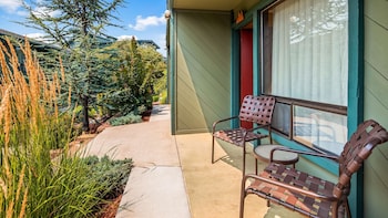 Suite, Multiple Beds, Patio, Courtyard View