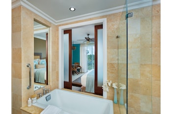 Lagoon View Double Queen Guestroom