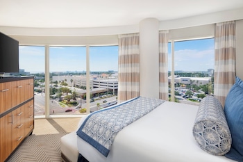 Room, 1 Queen Bed, Courtyard View (Corner)