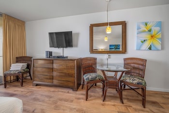 Studio, Ocean View (Unit 402)
