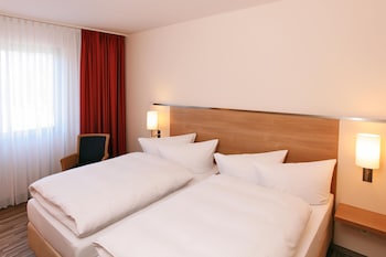 Comfort Room, 1 King Bed (Converts to 2 Twin Beds)