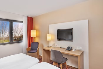 Comfort Room, 1 King Bed (Converts to 2 Twin Beds)