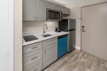 2 Queen Beds, Non Smoking, Kitchenette
