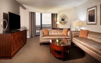 Suite, 1 Bedroom, Balcony, Pool View