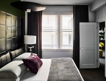 Suite, 1 King Bed with Sofa bed (King)
