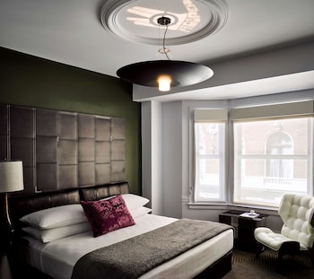 Room, 1 Queen Bed, Hearing Accessible (Mobility, Roll-in Shower)