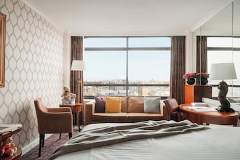 Club Twin Room
