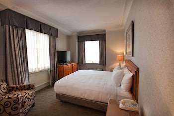 Suite, 1 King Bed (Authors)