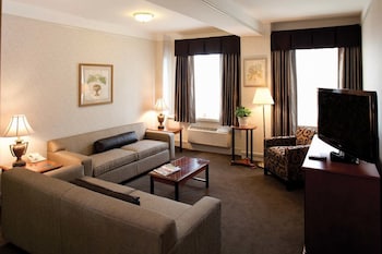 Suite, 1 King Bed (Churchill)