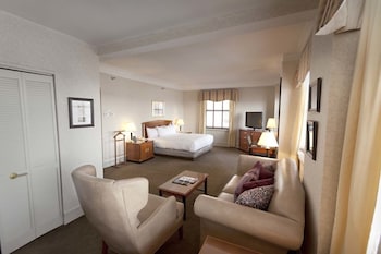 Suite, 1 King Bed (Churchill)