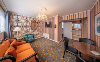 One Bedroom Suite (In Adjacent Building)
