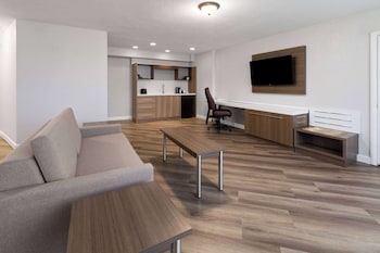 Junior Suite, Non Smoking (1 King Bed)