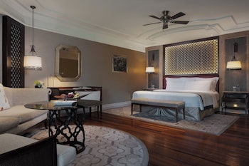 Premium Room, 1 King Bed, Club Lounge Access, Garden View (Balcony)