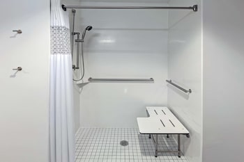 Room, 2 Queen Beds, Accessible, Non Smoking