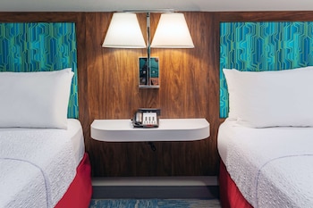 Room, 2 Queen Beds, Accessible, Non Smoking