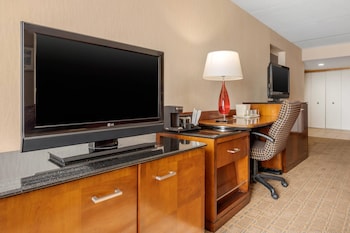 Suite, 1 King Bed, Accessible, Non Smoking