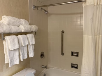 2 Queen Beds, Nonsmoking, Partial Lake View