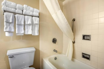 Standard Room, 2 Queen Beds, Non Smoking, Lake View