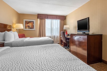 Standard Room, 2 Queen Beds, Non Smoking, Lake View