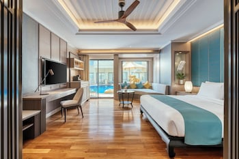Premium Room, 1 King Bed, Pool Access (Adults Only)
