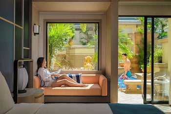 Premium Room, 1 King Bed, Pool View, Ground Floor