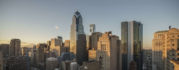 Room, 1 King Bed, Roll-in Shower, City View