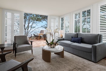 Suite (Del Mar)