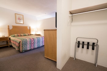 Standard Room, 1 Queen Bed