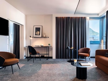 Suite, 1 King Bed with Sofa bed