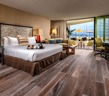 Deluxe Room, 1 King Bed with Sofa bed (King, Water View)