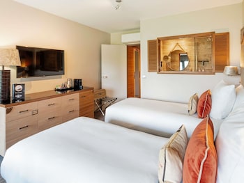 Classic Room, Balcony (Pine Forest Side), 1 Queen Bed or 2 Single Beds
