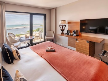 Superior Room, 1 Queen Bed with Sofa bed, Balcony, Sea View