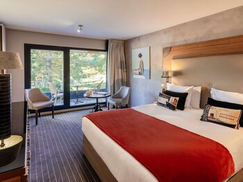 Classic Room, Balcony (Pine Forest Side), 1 Queen Bed or 2 Single Beds